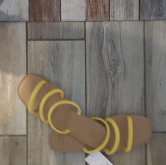 Sandals - Picture 2 of 7